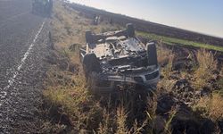 Siverek'te Otomobil Şarampole Devrildi: 4 Yaralı