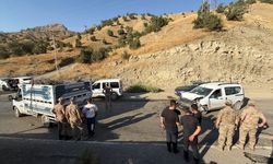 Kamyonetin kasasında 23 düzensiz göçmen yakalandı
