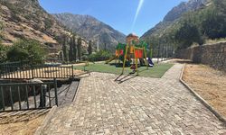 Uludere'de çocuk oyun parkı yenilendi