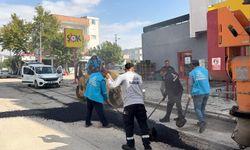 Adıyaman’da Dumlupınar Caddesi’nde Asfalt Onarımı Yapılıyor