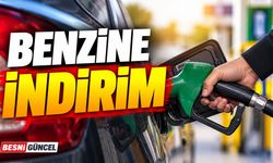 Benzine gece yarısından itibaren indirim bekleniyor