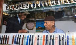Diyarbakır'da Galip Usta 45 Yıldır Saat Tamir Ediyor