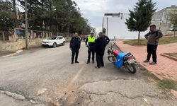 Kilis'te Otomobil ile Motosiklet Çarpıştı, 2 Kişi Yaralandı