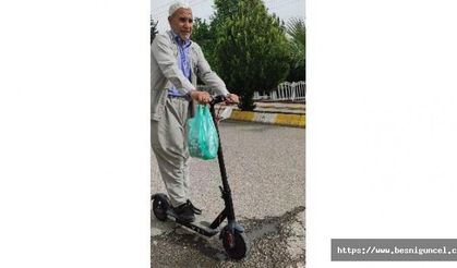 69 yaşında scooter keyfi