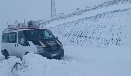 Siirt’te kardan dolayı kapanan grup köy yolu ulaşıma açıldı