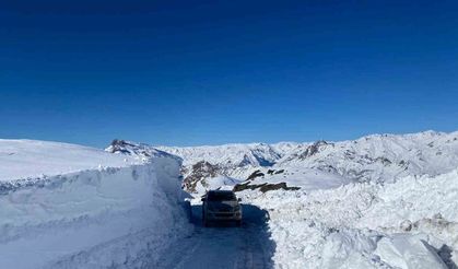 Kar kalınlığı 2 metreyi aşınca dozer ve ekskavatör devrede