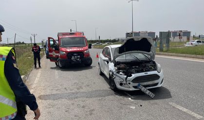 Kahta'da otomobiller çarpıştı 5 kişi yaralandı