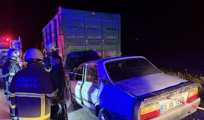Adıyaman'da Otomobil Traktör Römorkuna Çarptı