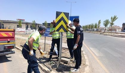 Adıyaman'da trafik levhaları yenilenme sürecinde