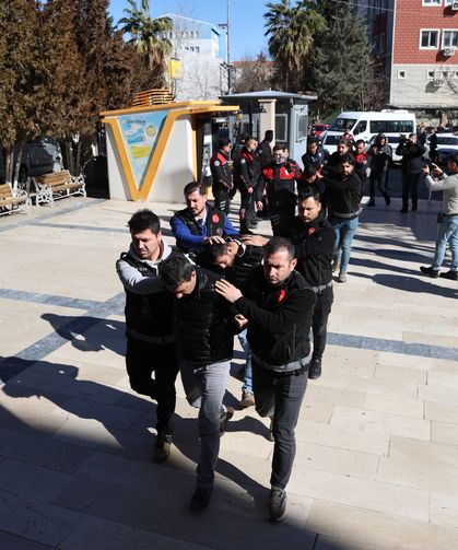 GÜNCELLEME - Şanlıurfa'daki kuyumcu soygununa ilişkin yakalanan 6 şüpheliden 4'ü tutuklandı