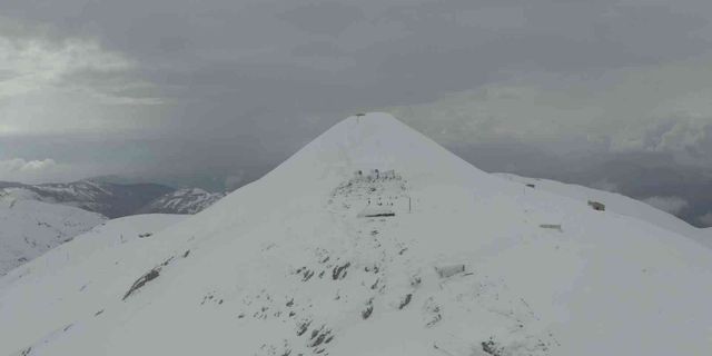 Kar ve tipi nedeniyle Nemrut Dağı yolu ulaşıma kapandı