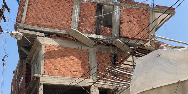 Depremin yıktığı binada ilginç görüntüler ortaya çıktı