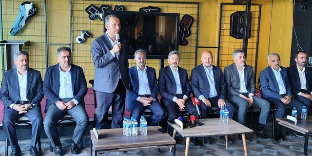 AK Parti, basın mensuplarıyla bir araya geldi