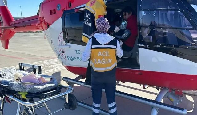 Şırnak’ta ambulans helikopter 2 yaşındaki Emine bebek için havalandı