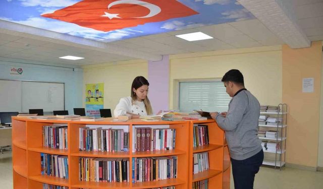 Uludereli öğrenciler şehit polisin isminin verildiği kütüphanede sınavlara hazırlanıyor