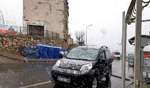 Diyarbakır’ın bazı ilçelerinde kar yağışı etkili oldu