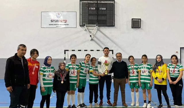 Besni'nin Yıldızları Futsalda İl Şampiyonu