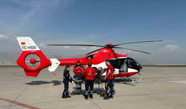 Kalp yetmezliği olan hasta ambulans helikopterle Diyarbakır’a sevk edildi