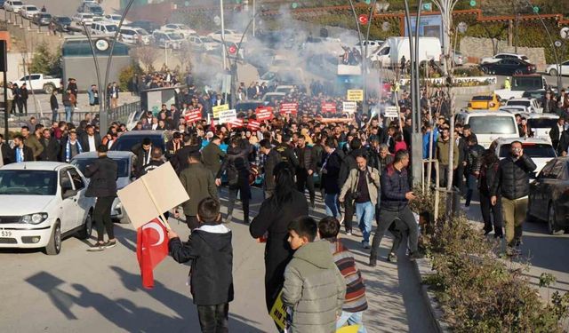 Şırnak’ta mevcut belediye başkanına destek yürüyüşü