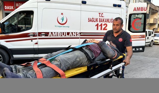 Kahta'da Otomobil ile motosiklet çarpıştı. 3 kişi yaralandı