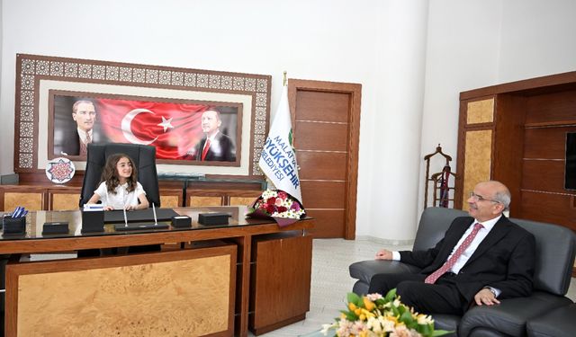 Başkan Er başkanlık koltuğunu Aksarı’ya devretti