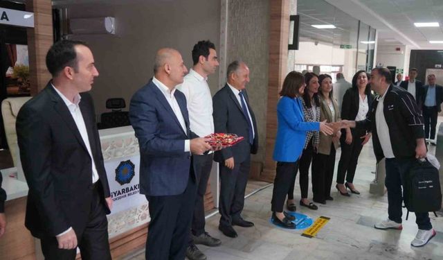 Diyarbakır Belediye Başkanı Bucak, personeli karşıladı