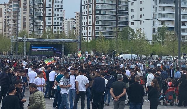Diyarbakır'da taraftarlar maçı dev ekranda izledi