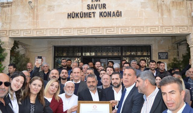 Savur Belediye Başkanı Hamidi, mazbatasını aldı
