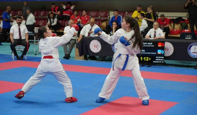 Minikler Karate Şampiyonas'na 1500 sporcu katıldı