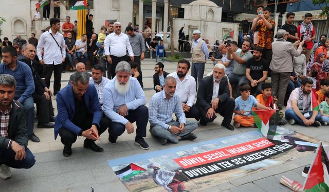 Filistin'e destek için oturma eylemi yapıldı
