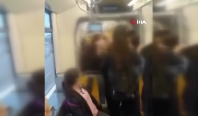 Tramvayda kız öğrenciler saç baş kavga etti