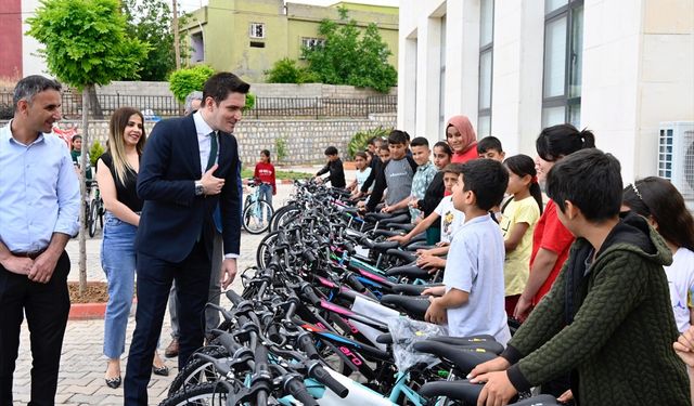 73 öğrenciye bisiklet hediye edildi