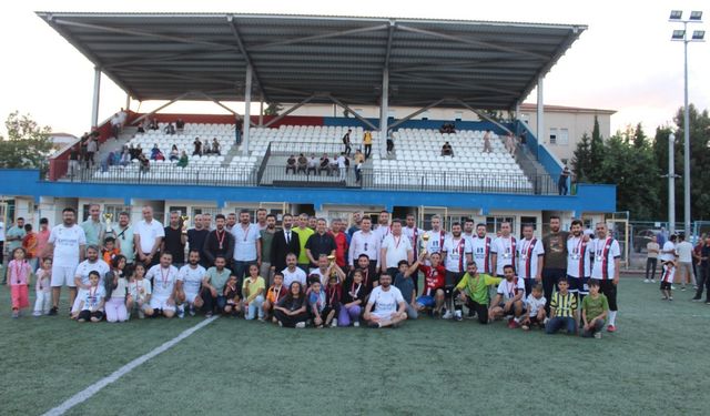 Şehit Musa Özalkan Ortaokulu futbol turnuvasında şampiyon