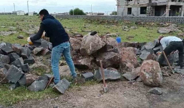 Ustalar taş işçiliğiyle Diyarbakır’ın tarihini yaşatıyor