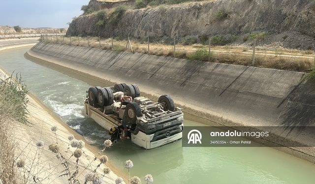 Adıyaman'da Kamyon Sulama Kanalına düştü