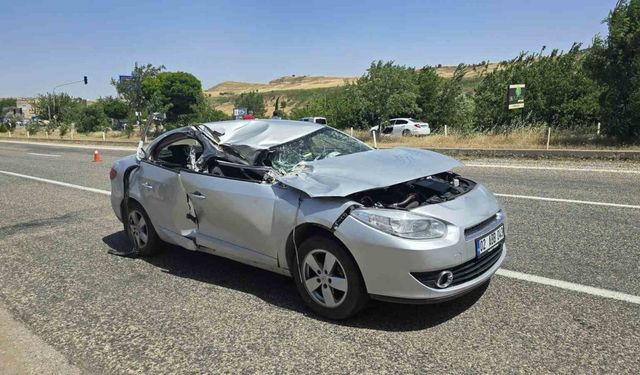 Adıyaman’da biçerdöver ile otomobil çarpıştı