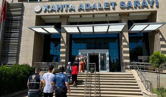 Kahta'da ehliyet sınavına kopya düzeneğiyle girdi