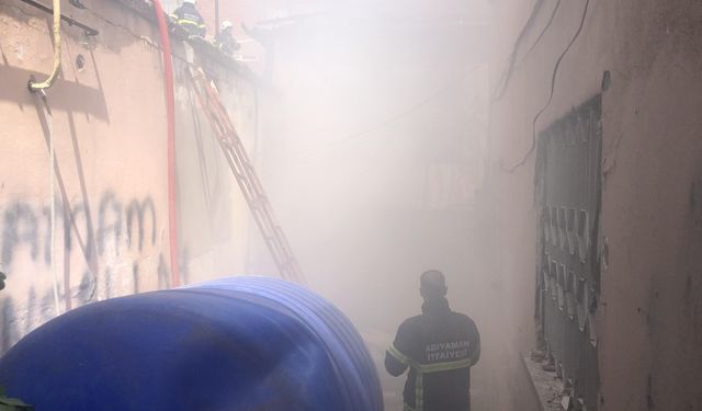 Adıyaman'da metruk evde çıkan yangın paniğe neden oldu