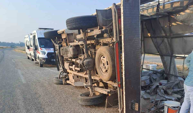 Tarım işçilerini taşıyan kamyonet devrildi: 20 yaralı