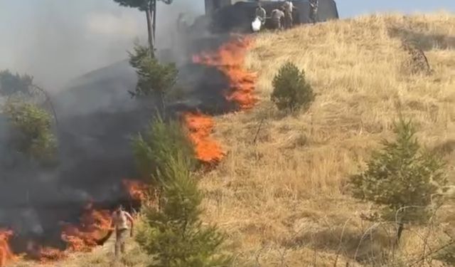 Askeri alayın tepesinde çıkan yangın söndürüldü