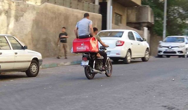 Bagaj kutusu üzerindeki tehlikeli yolculuk kamerada