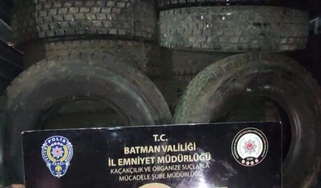 Durdurulan araçta kaçak lastik ele geçirildi