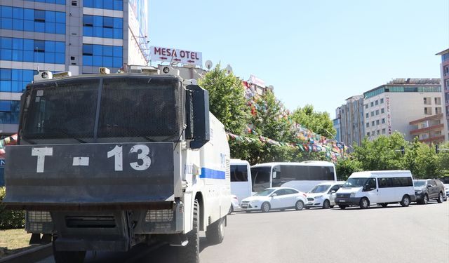 İzinsiz yürüyüş yapmak isteyen gruba polis müdahale etti