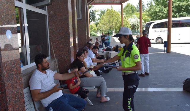 Polis vatandaşları bayram tedbirleri konusunda bilgilendirdi