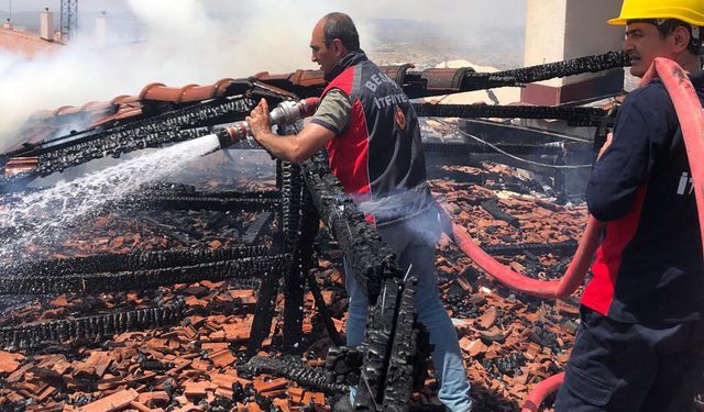 Besni'de yapımı devam eden deprem konutlarında yangın