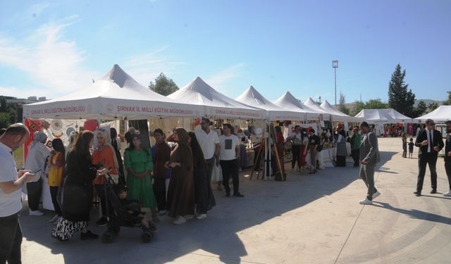 Cizreli kadınlar el emeği ürünlerini Dicle Nehri kenarında sergiledi