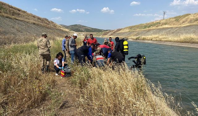 Serinlemek için sulama kanalına giren genç boğuldu