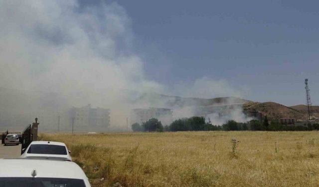 Gercüş’te 20 dönüm buğday ve arpa tarlası yandı