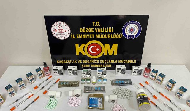 Cinsel içerikli ilaçlar polis baskınında ele geçirildi