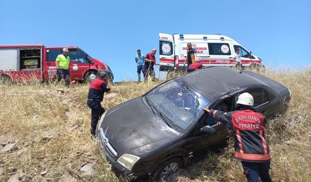 Şarampole devrilen otomobilin sürücüsü yaralandı